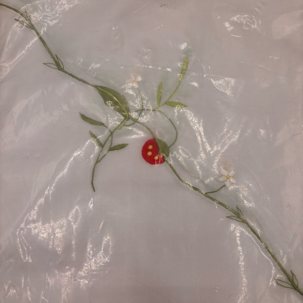 Vintage Lorraine Home Tablecloth Napkins Embroidered Strawberry Set Unused - Picture 4 of 9